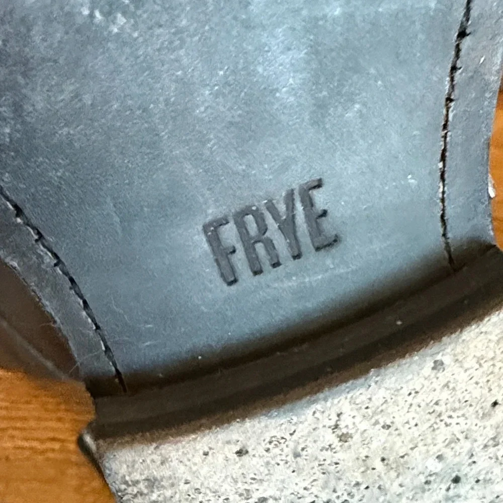 Frye Women’s 7 Sleek Black Leather Knee Level Boots